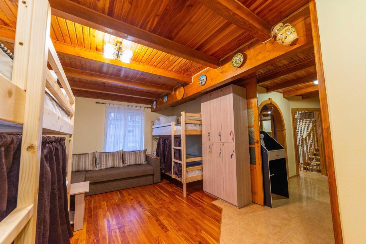 Хостел Галіція Kolomiya Exterior photo